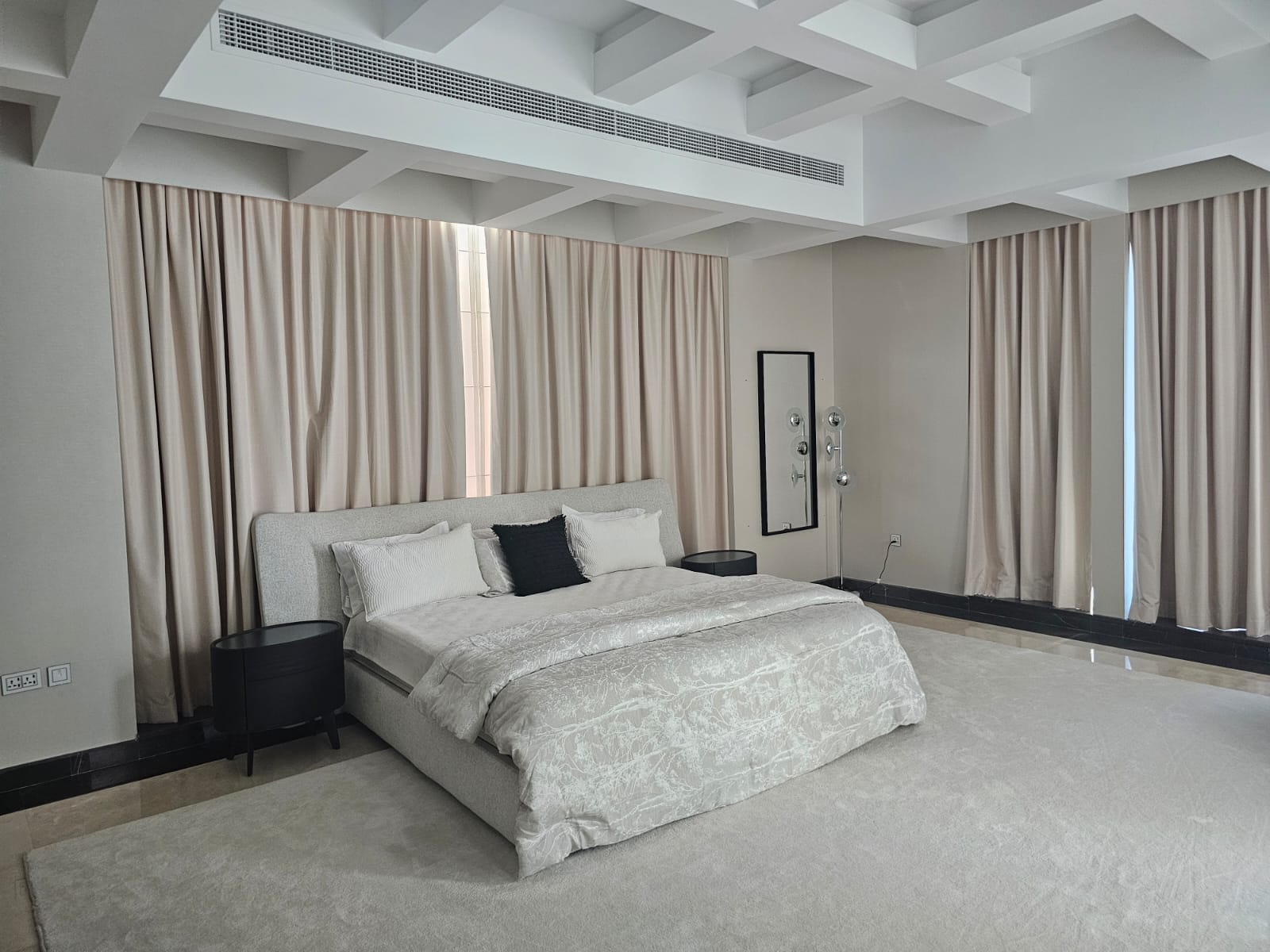 J11, Emirates Hills image 13